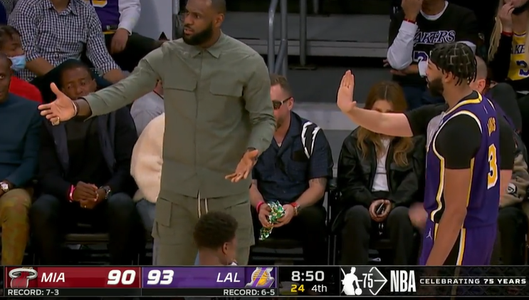  巴特勒三双热火加时险胜尼克斯  