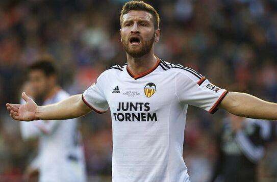  尤文图斯球迷抗议管理层决策  